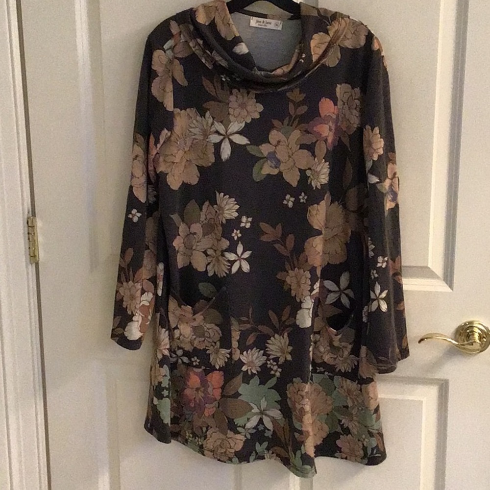 NWOT Jess & Jane Cowl Neck Blouse